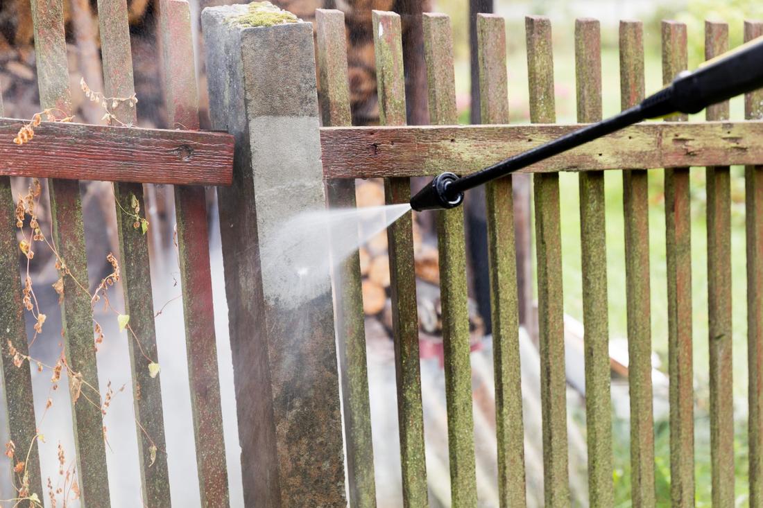 High pressure fence cleaning